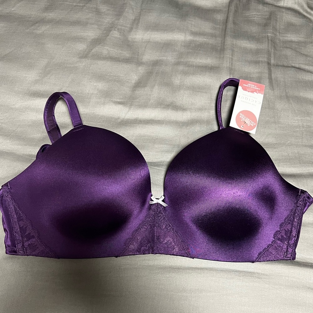 Cacique Bra size 32DD brand new with tags